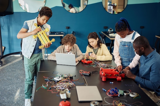 New STEM Education Initiatives: What US Students Need to Know for 2025