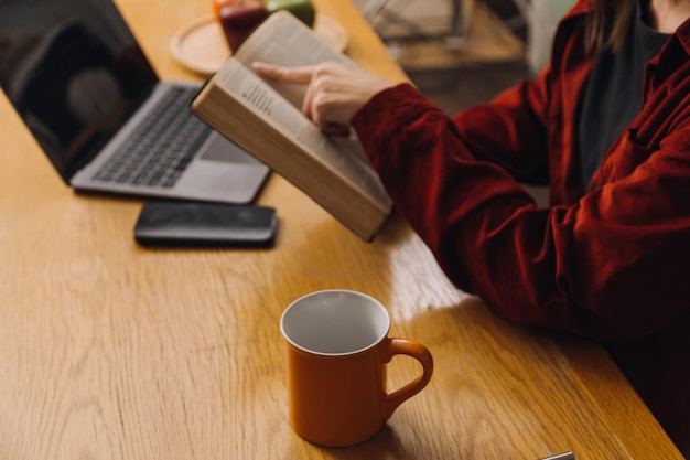 Understanding the True Cost of Online Degrees for US Students in 2025