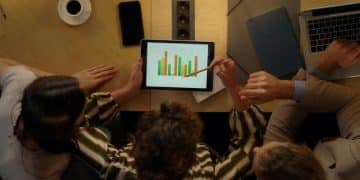 Financial Planning 2025: Inflation-Proof Strategies for US Readers - Cover Image